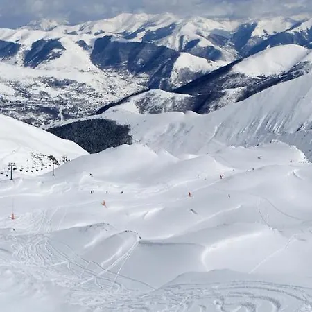 Val Louron, Vue Montagne A 200 M Des Pistes Genos